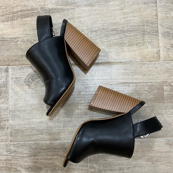 QUPID Slingback Black Heels - Picture 2 of 9